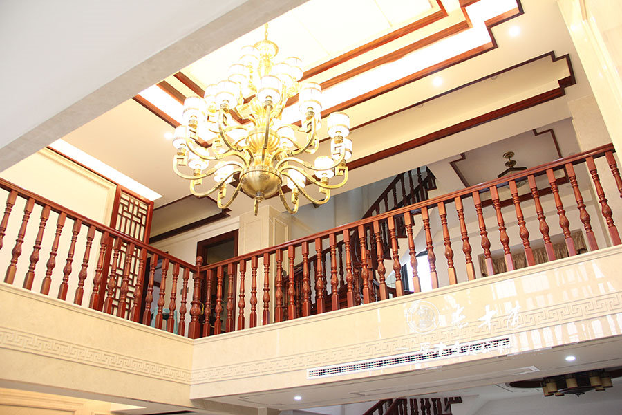 走廊實(shí)木護(hù)欄裝修效果圖