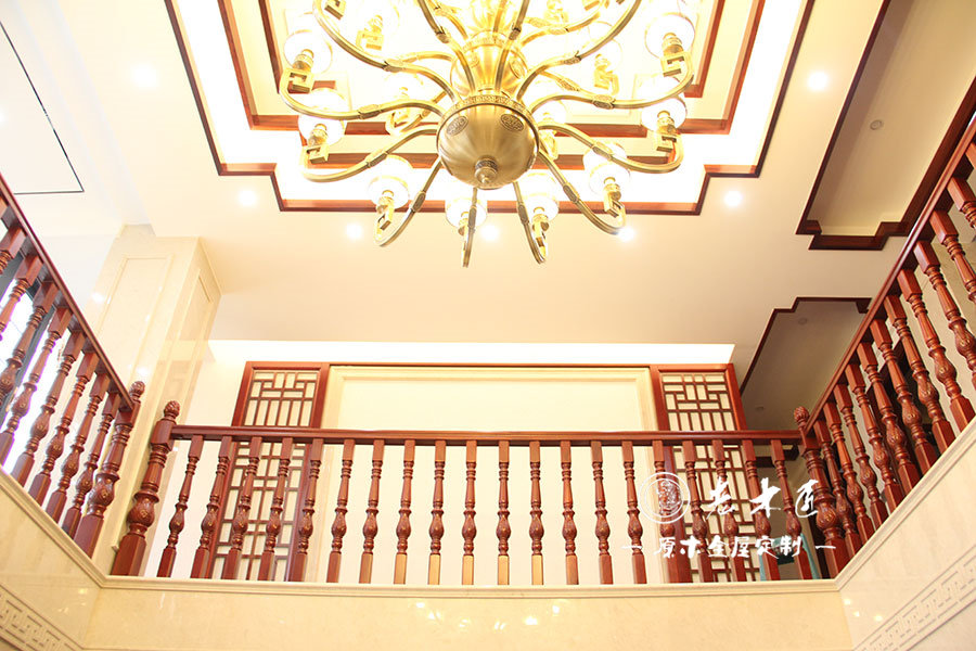 走廊實(shí)木護(hù)欄裝修效果圖