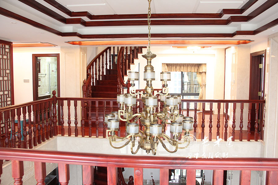 走廊護(hù)欄原木裝修效果圖