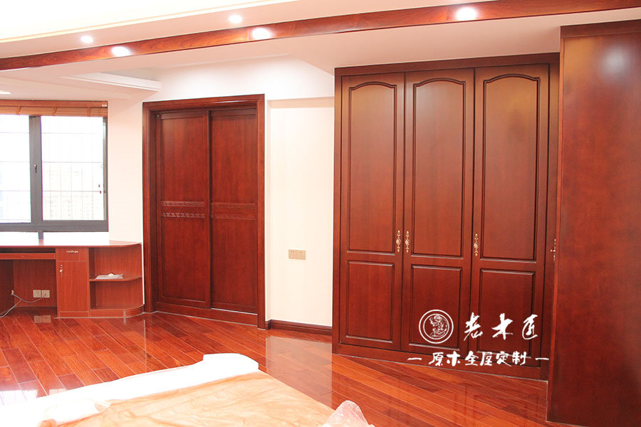 臥室原木衣柜裝修效果圖