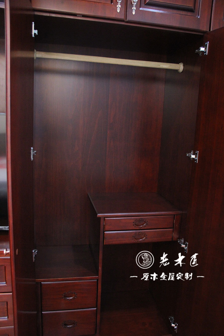 臥室原木衣柜裝修效果圖