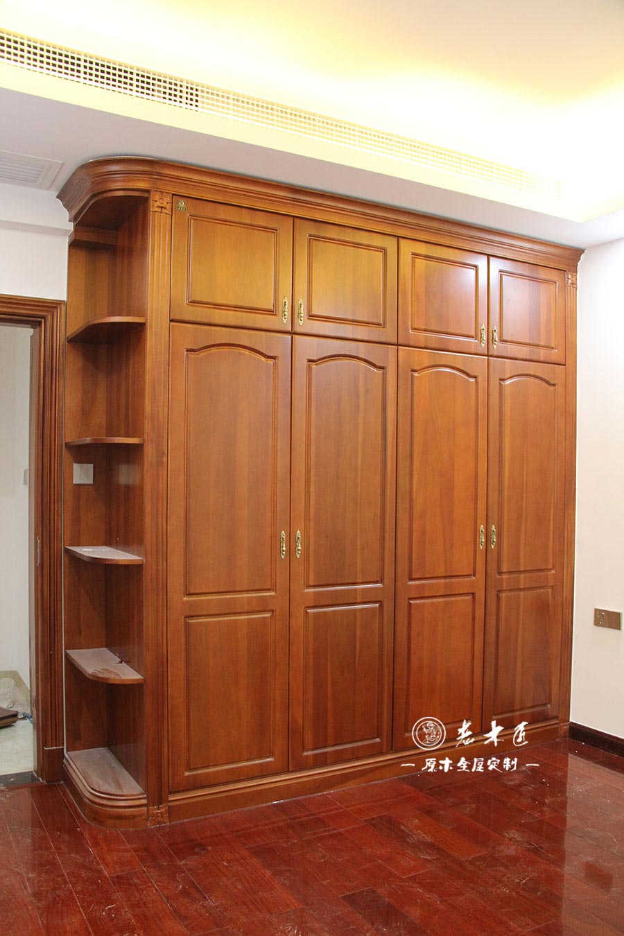 臥室原木衣柜效果圖