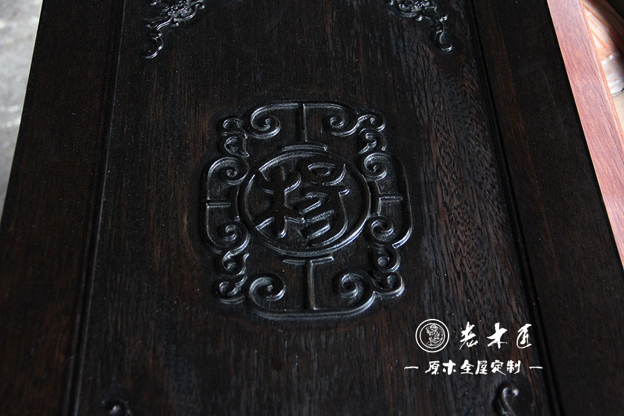 老木匠原木雕刻圖片