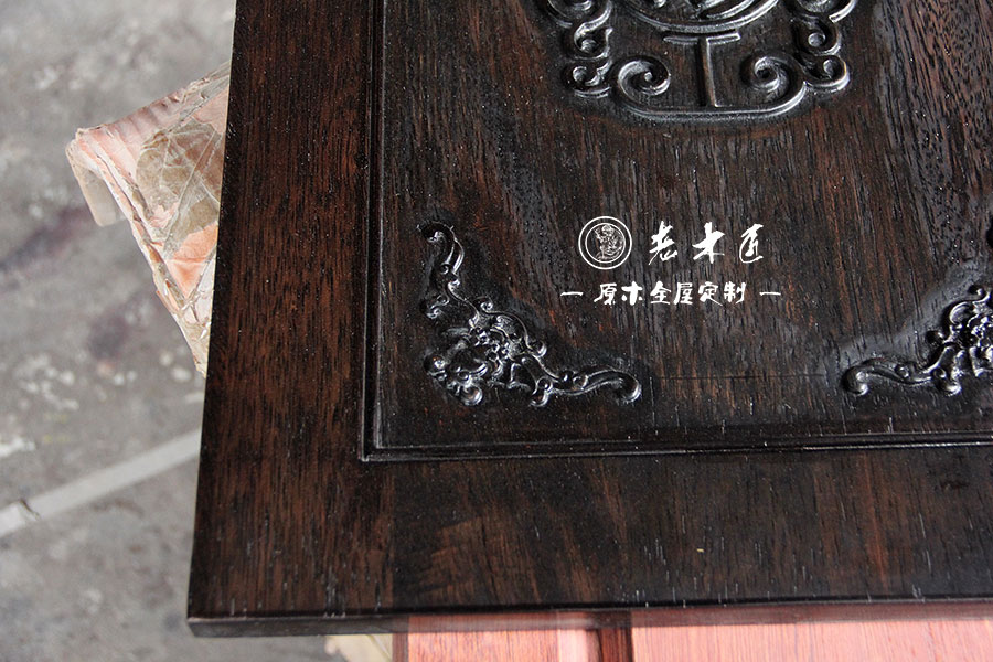 老木匠原木雕刻圖片