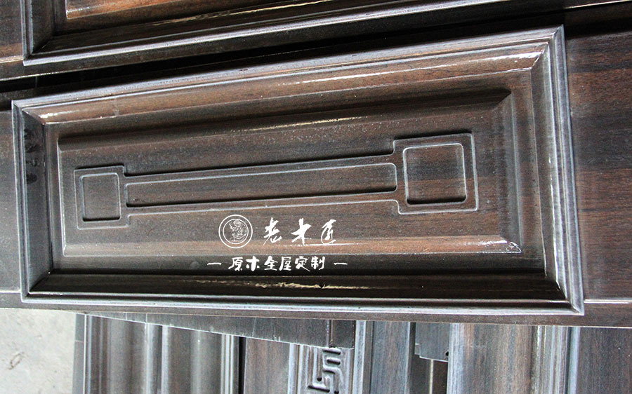 老木匠原木雕刻圖片