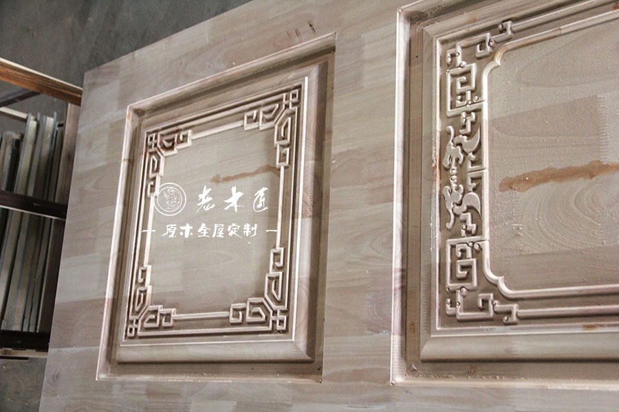 老木匠原木雕刻圖片