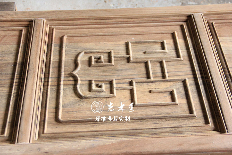 老木匠原木雕刻圖片
