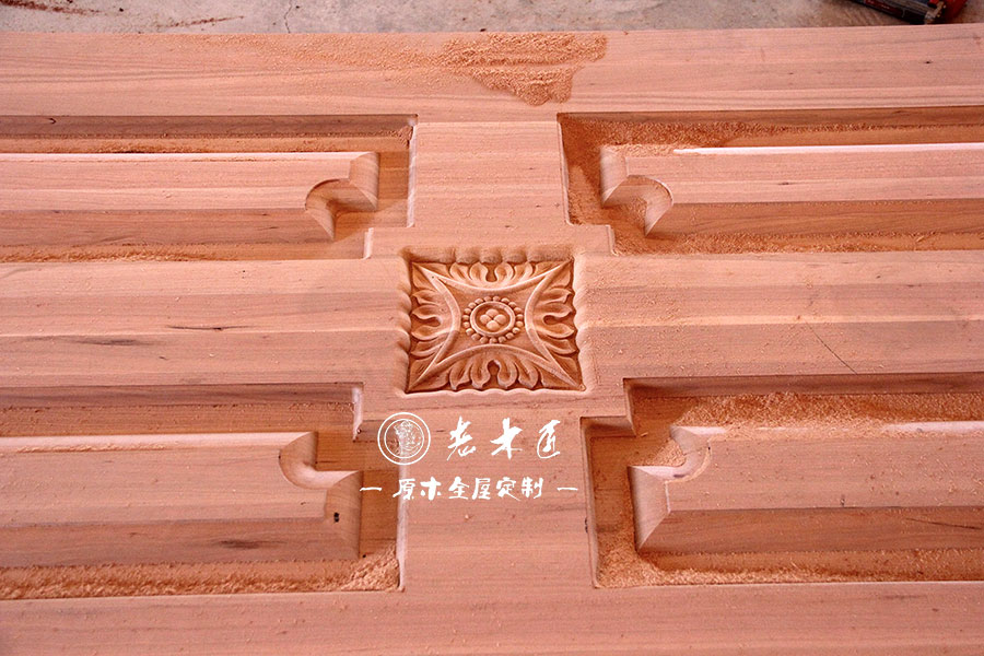 老木匠原木雕刻圖片
