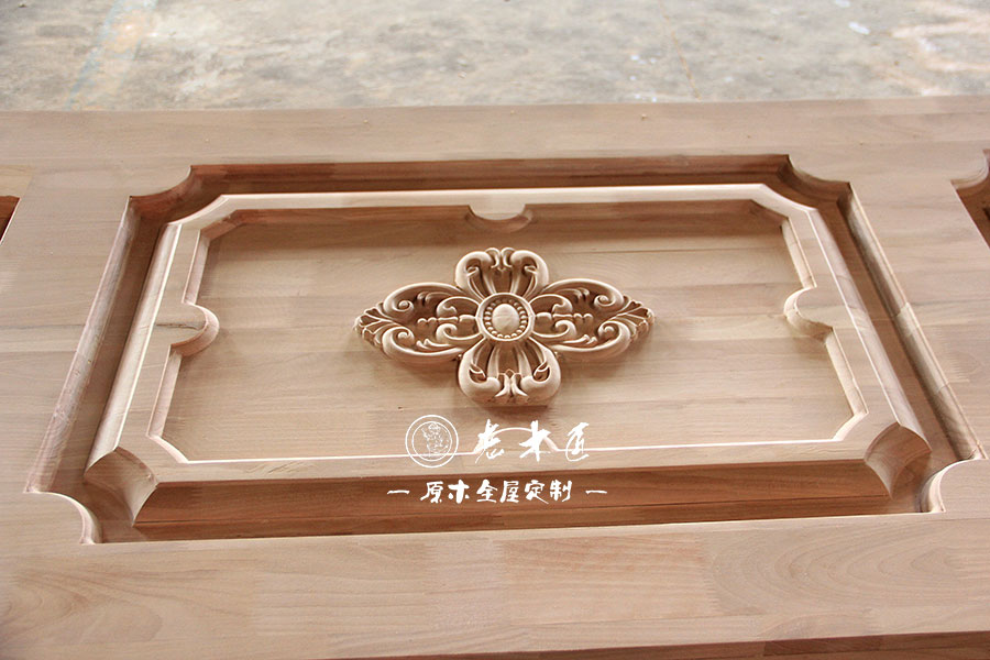 老木匠原木雕刻圖片