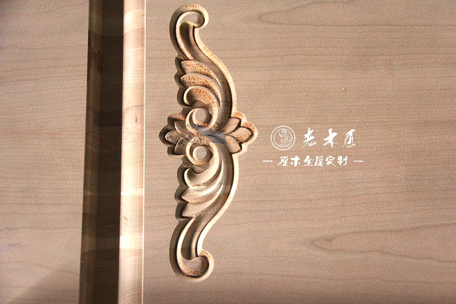 老木匠原木雕刻圖片