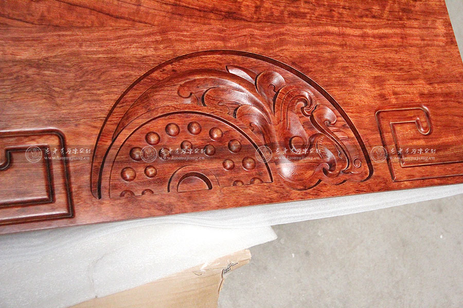 老木匠原木門圖片