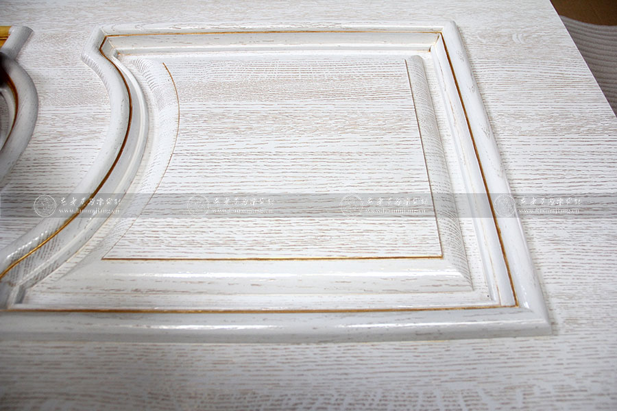 老木匠原木門圖片