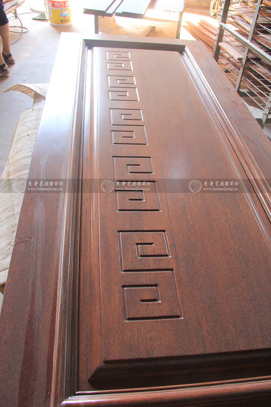 老木匠原木門圖片