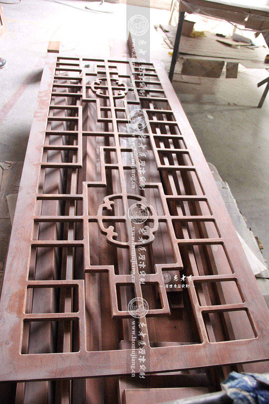 原木花格屏風(fēng)圖片