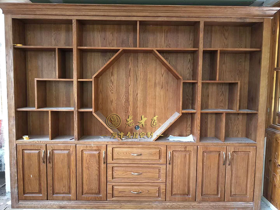 林間別墅原木安裝現(xiàn)場(chǎng)