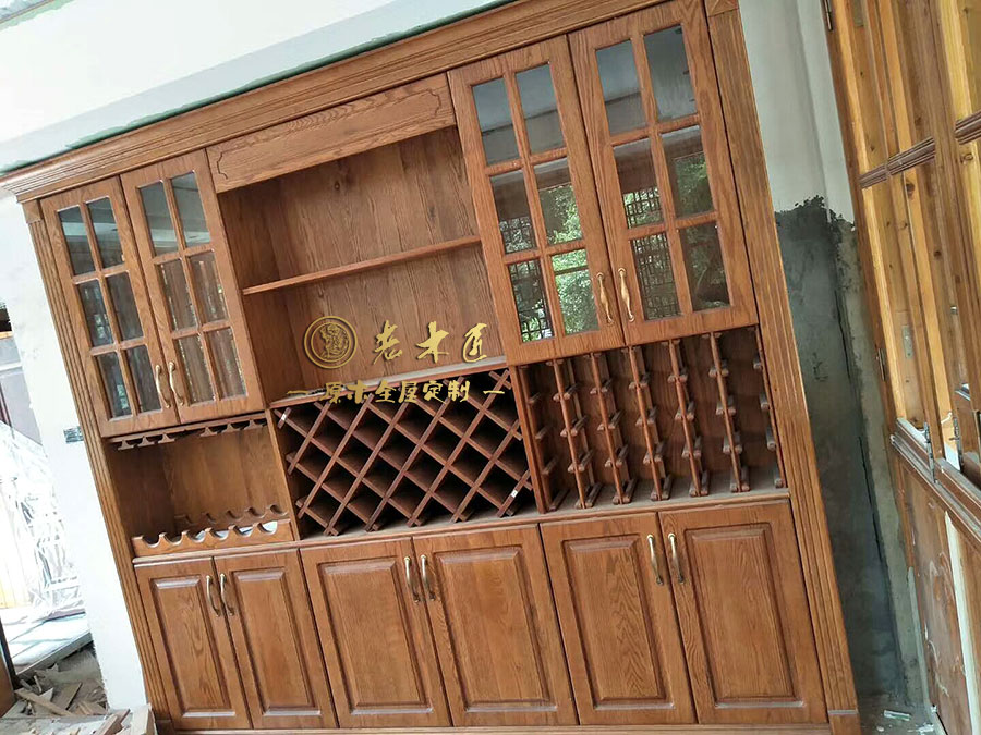 林間別墅原木安裝現(xiàn)場(chǎng)