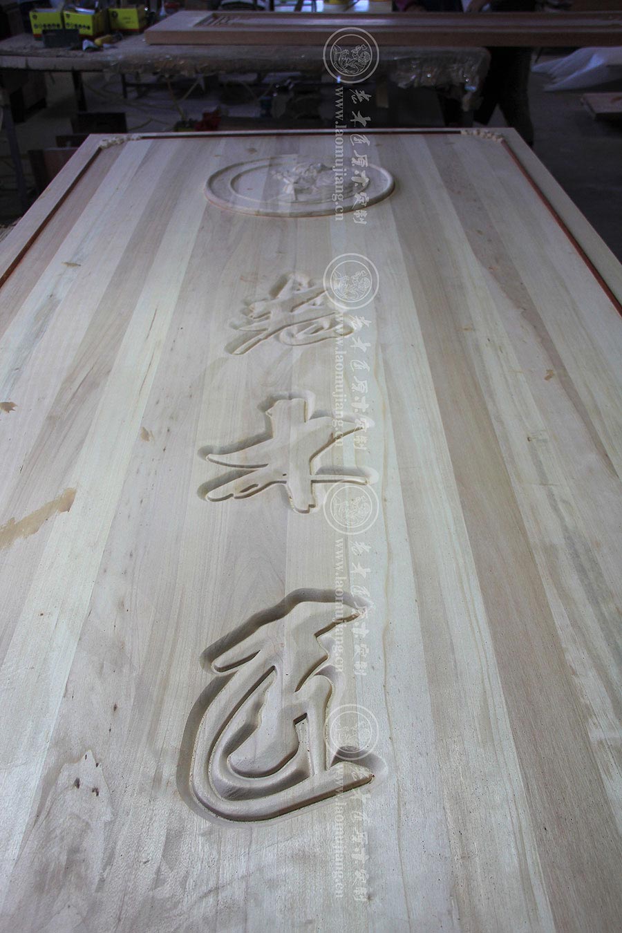 老木匠原木雕刻