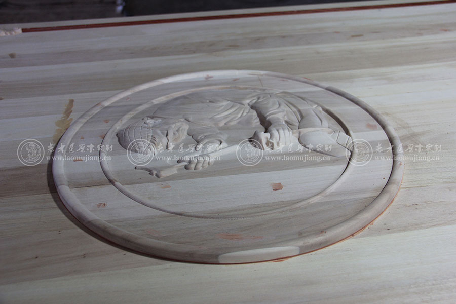 老木匠原木雕刻