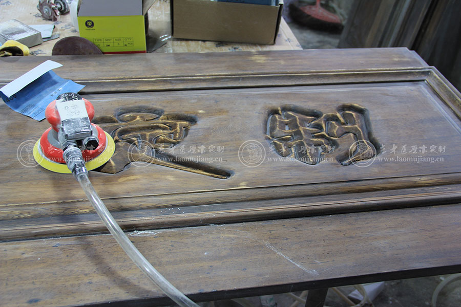 老木匠原木雕刻