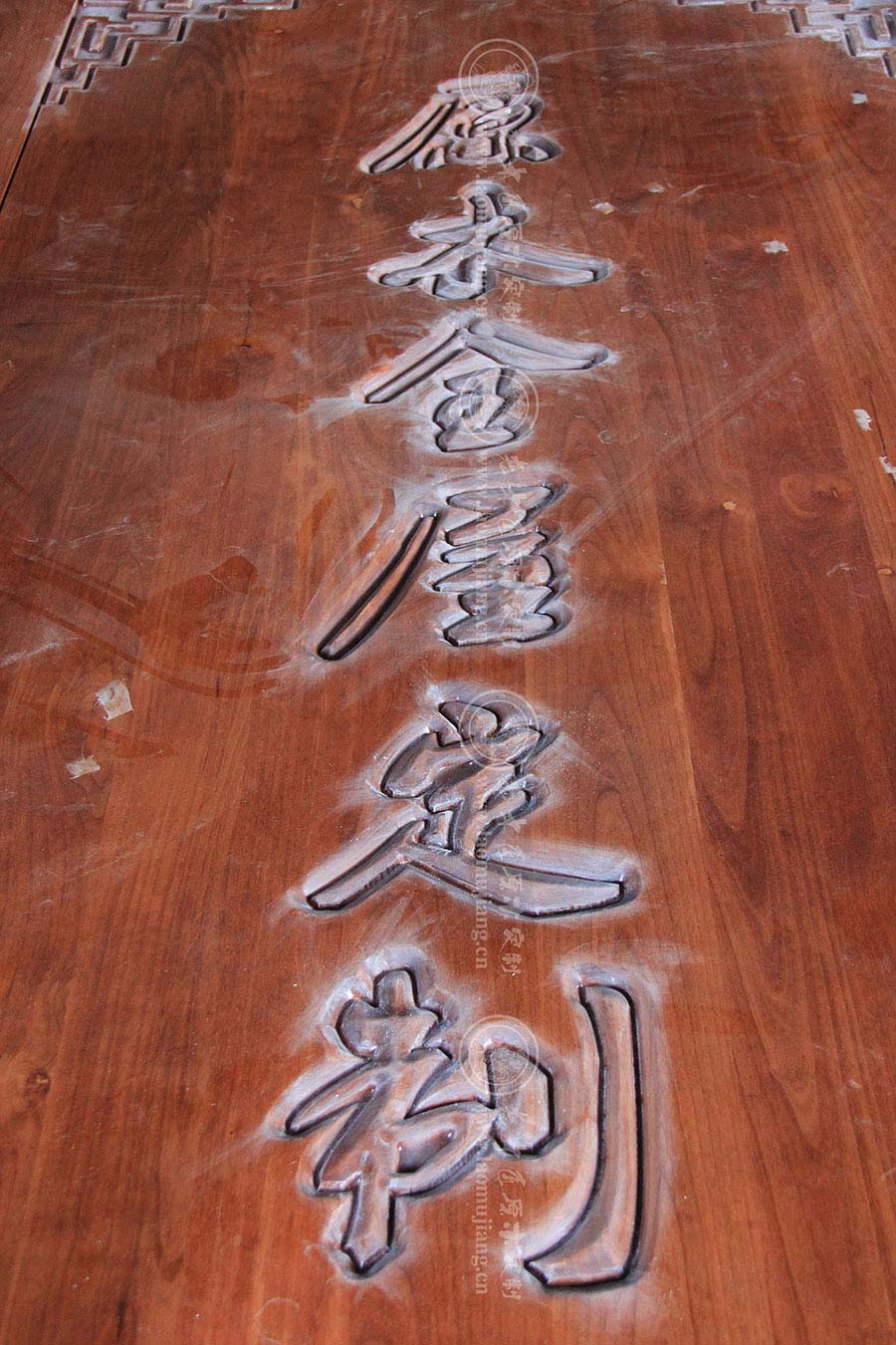 老木匠原木雕刻