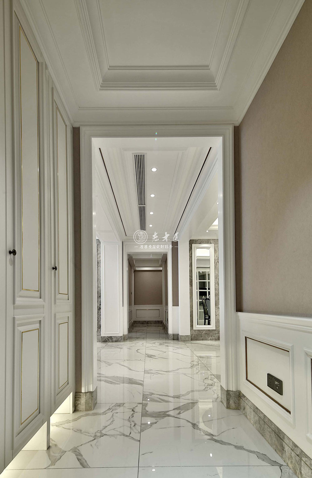 現(xiàn)代簡歐實(shí)木定制家居