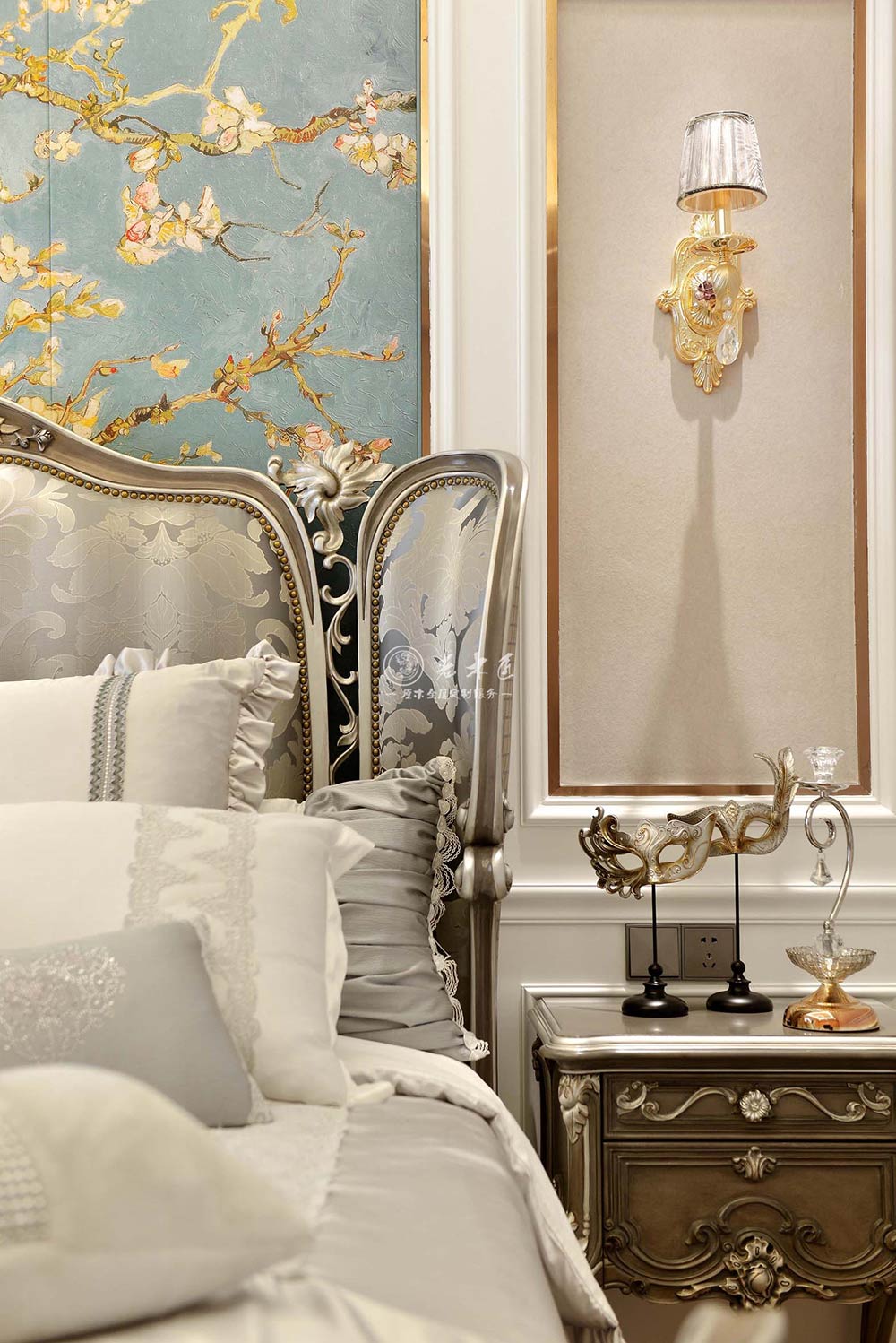 現(xiàn)代簡歐實(shí)木定制家居