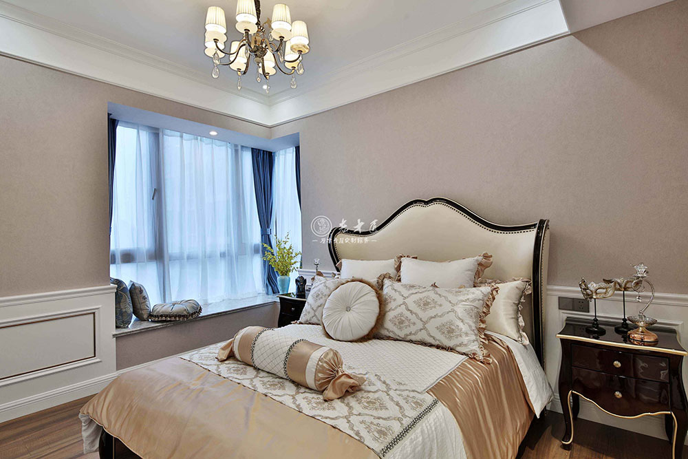 現(xiàn)代簡歐實(shí)木定制家居