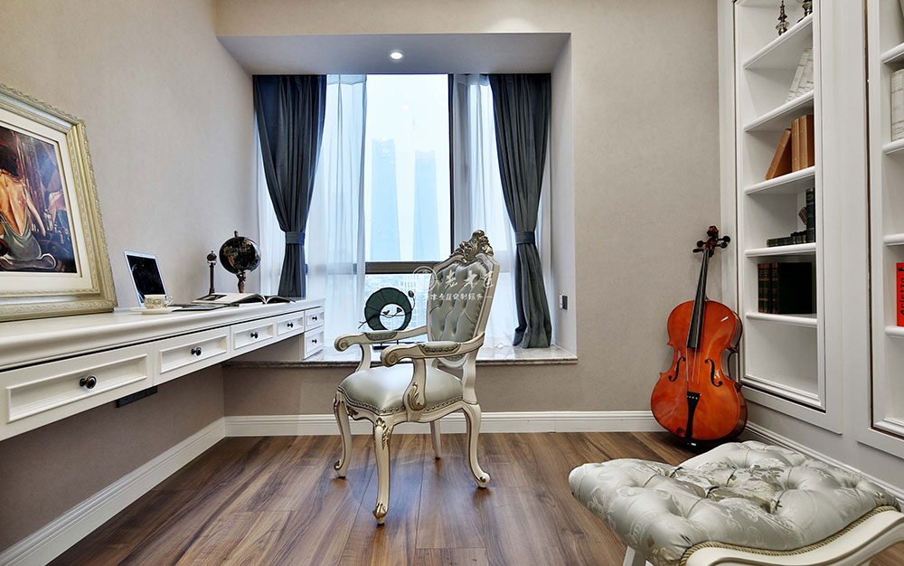 現(xiàn)代簡歐實(shí)木定制家居