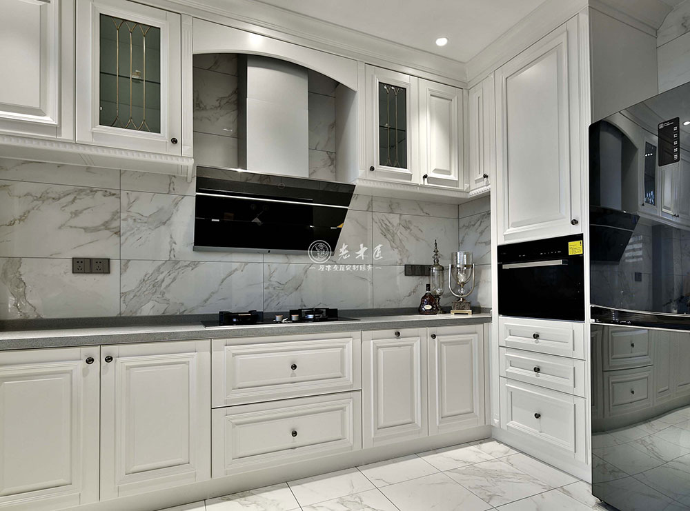 現(xiàn)代簡歐實(shí)木定制家居