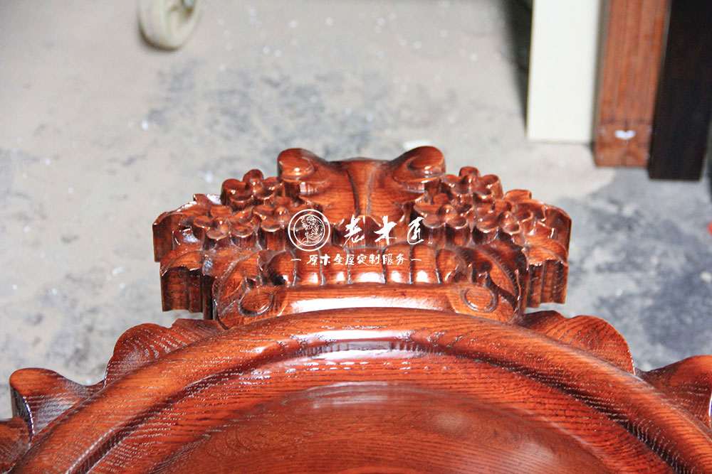 臥室床頭原木背景