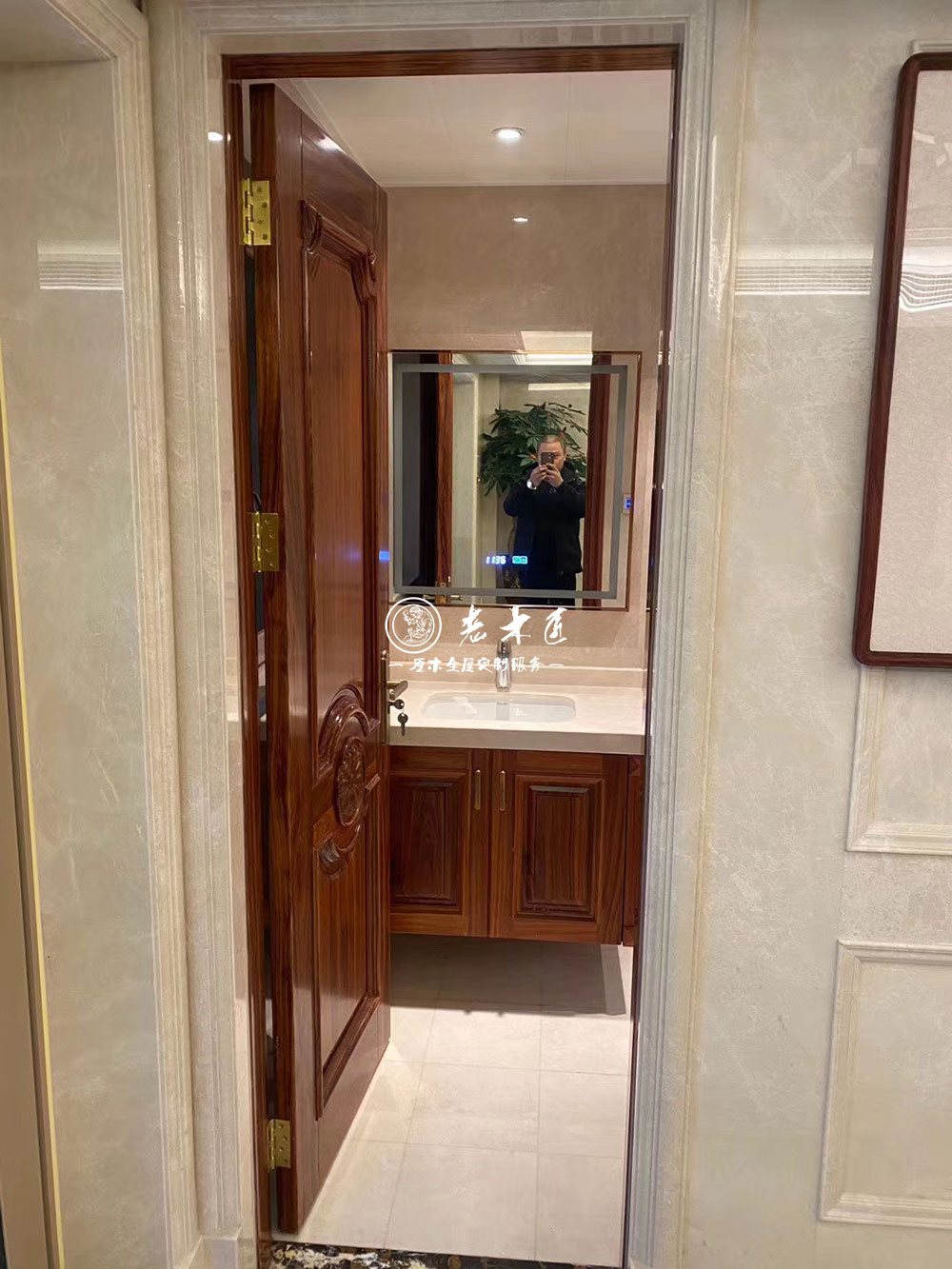 歐式實(shí)木定制家居