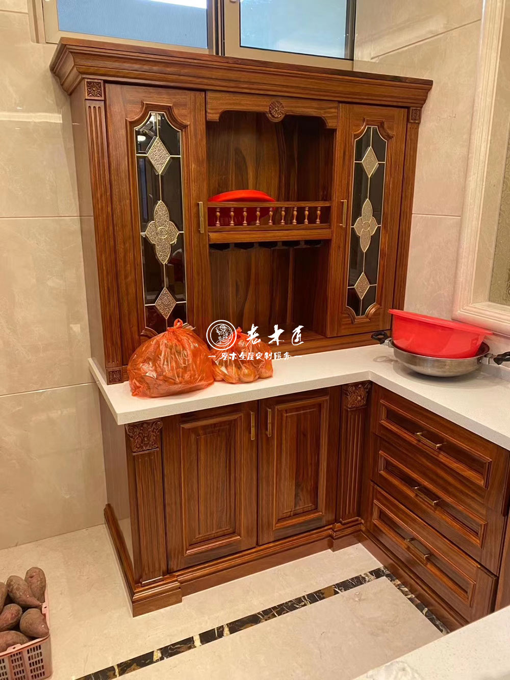 歐式實(shí)木定制家居