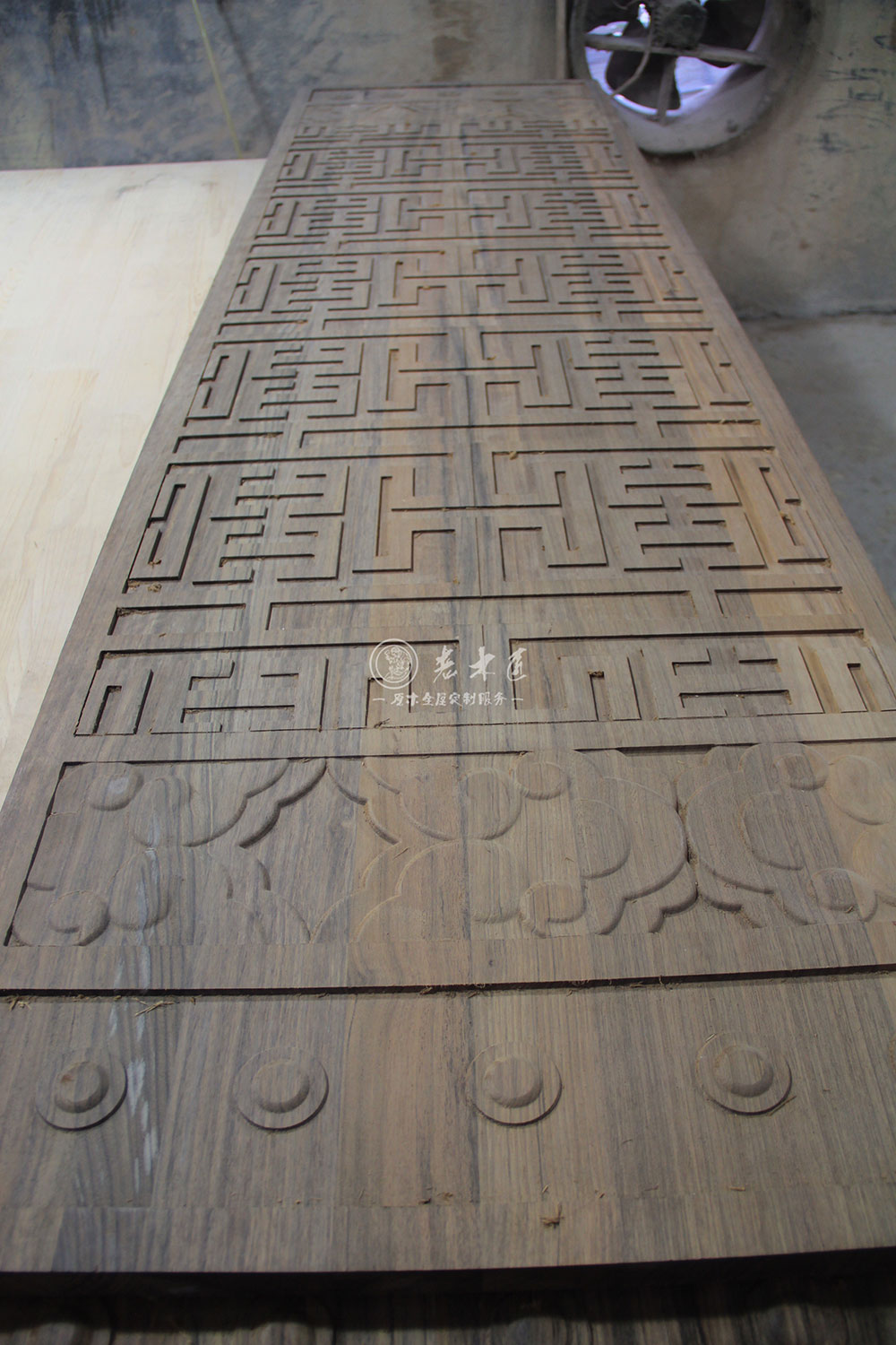 中式整板原木門(mén)