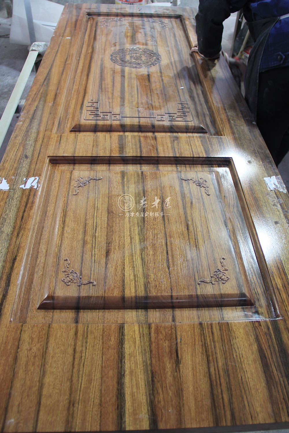 中式整板原木門(mén)