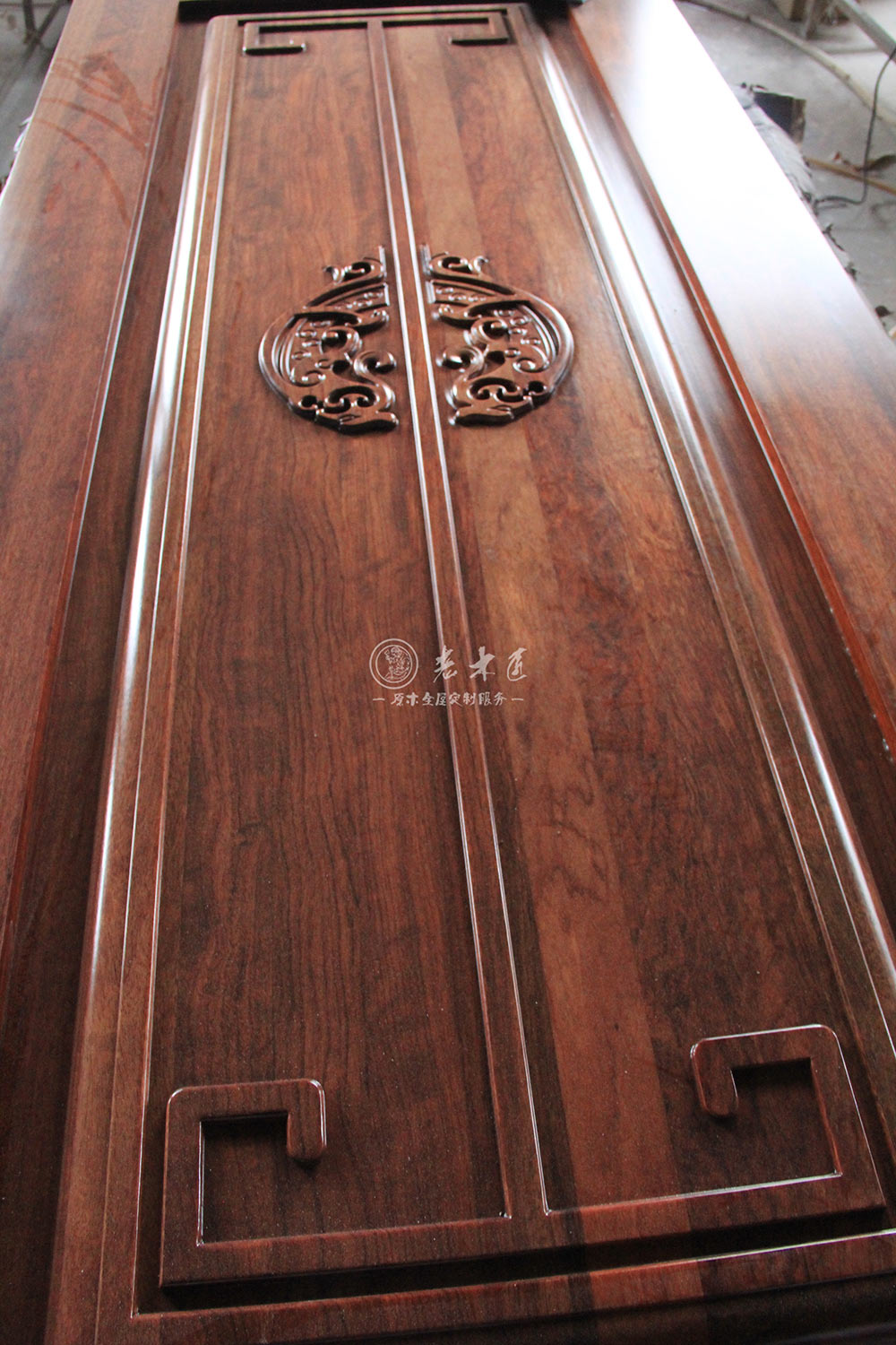 中式整板原木門(mén)