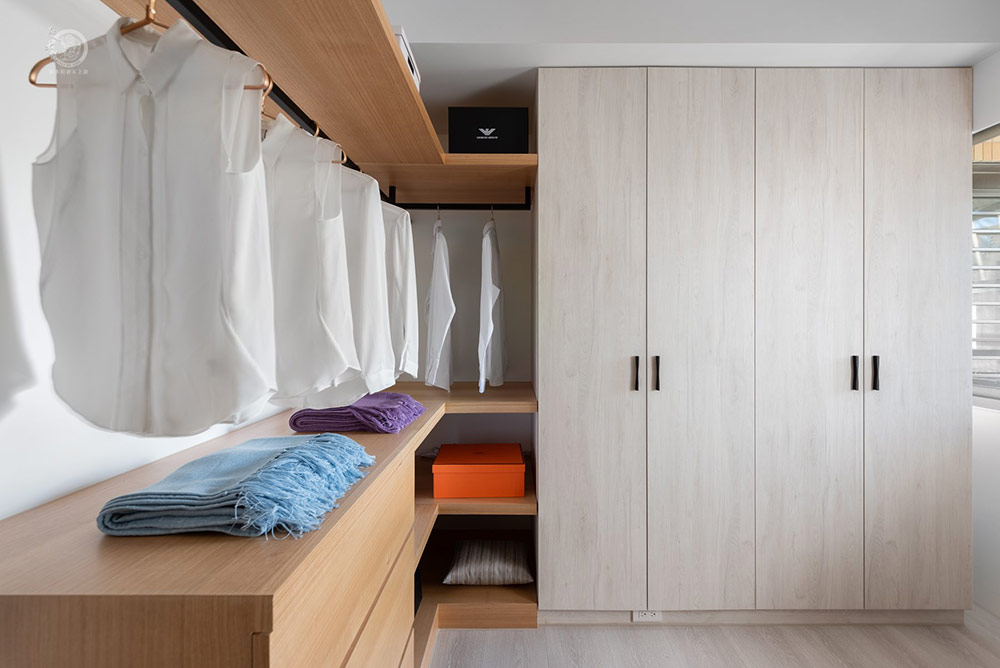 極簡(jiǎn)輕奢風(fēng)衣帽間