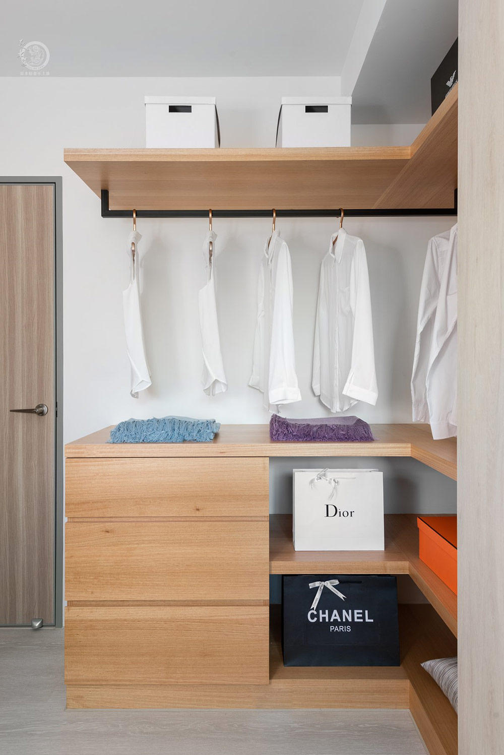 極簡(jiǎn)輕奢風(fēng)衣帽間