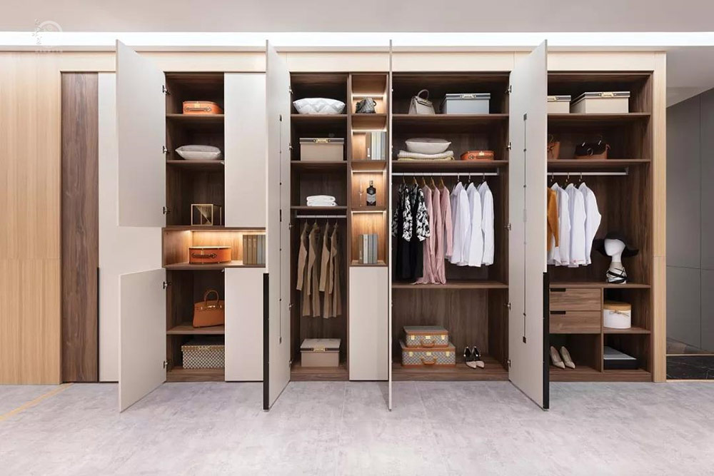 極簡(jiǎn)輕奢風(fēng)衣帽間