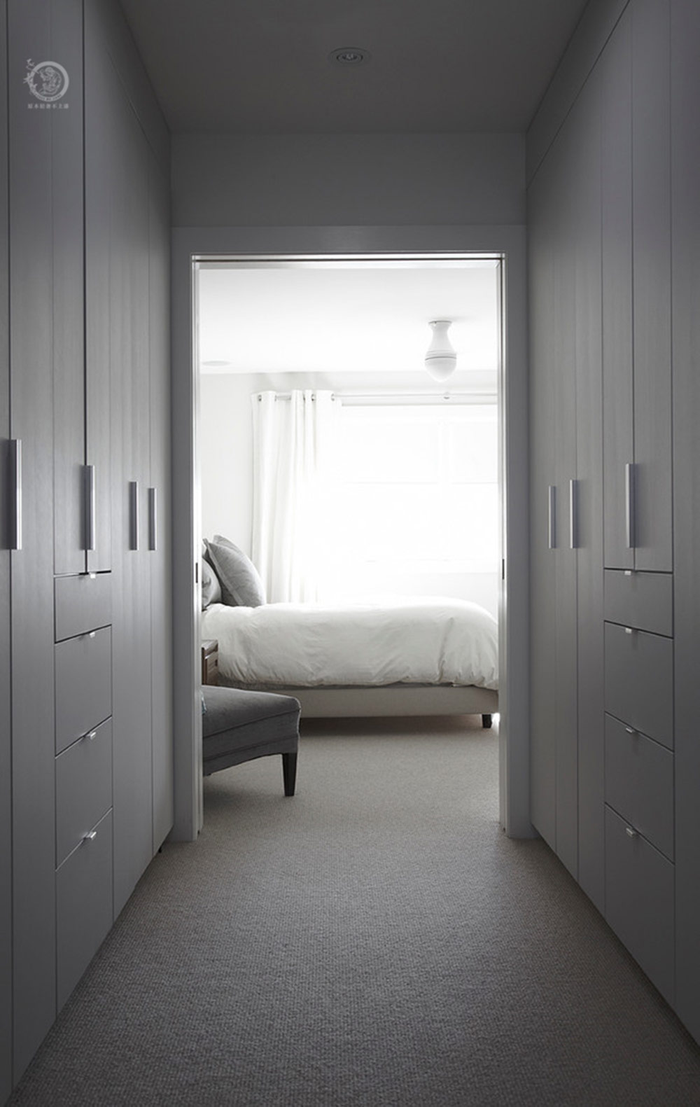 極簡(jiǎn)輕奢風(fēng)衣帽間