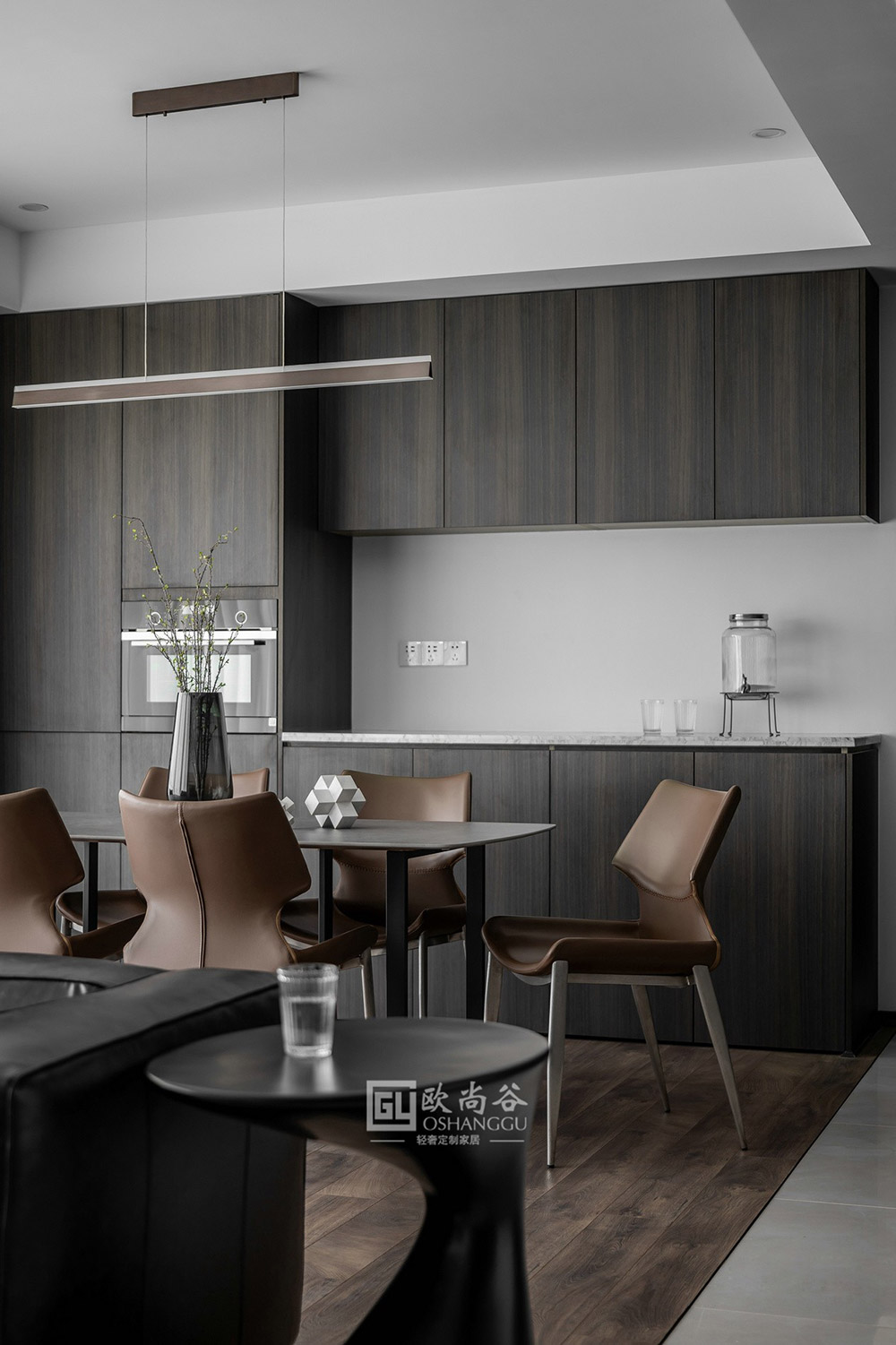 原木極簡輕奢餐廳