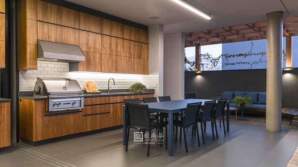 原木極簡輕奢餐廳