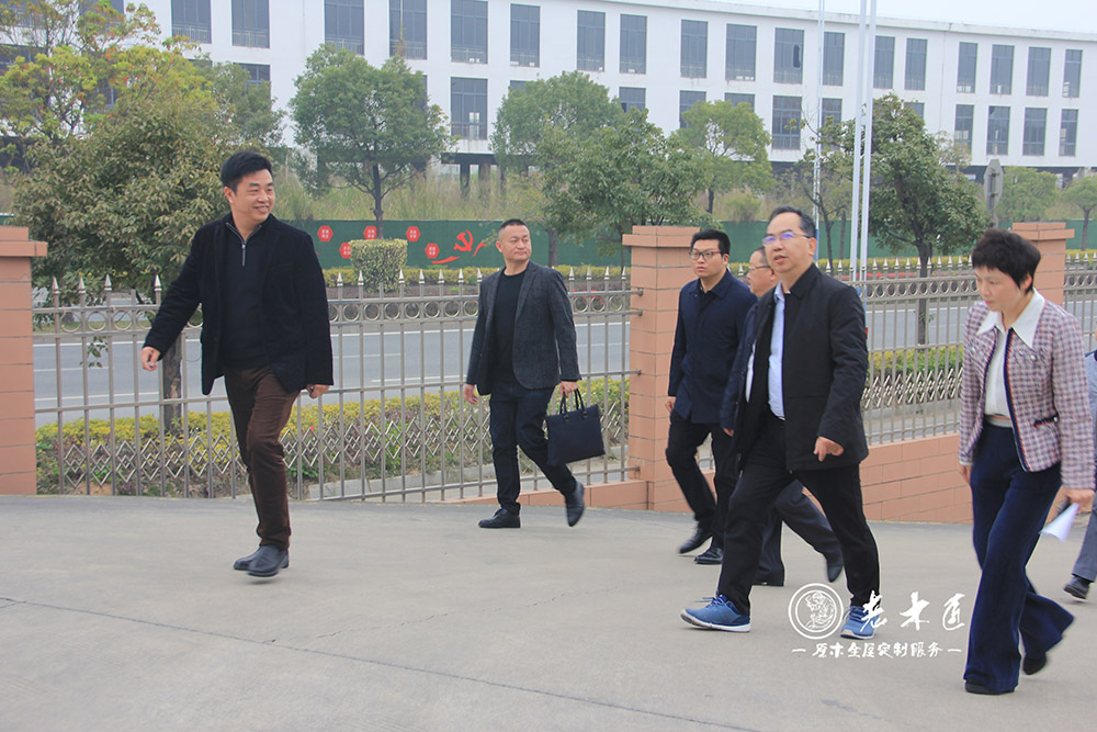 省林業(yè)局林旭東副局長(zhǎng)老木匠調(diào)研