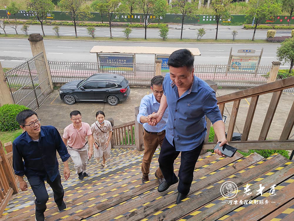 老木匠木業(yè)有限公司與閩南師范大學洽談科研合作項目