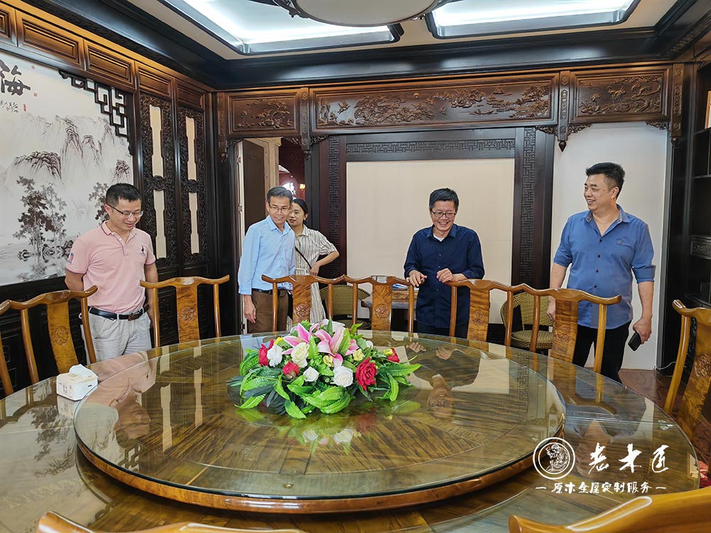 老木匠木業(yè)有限公司與閩南師范大學洽談科研合作項目