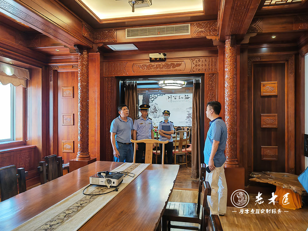 漳州市薌城區(qū)市場監(jiān)管局局長蘭長金帶隊蒞臨老木匠企業(yè)調(diào)研