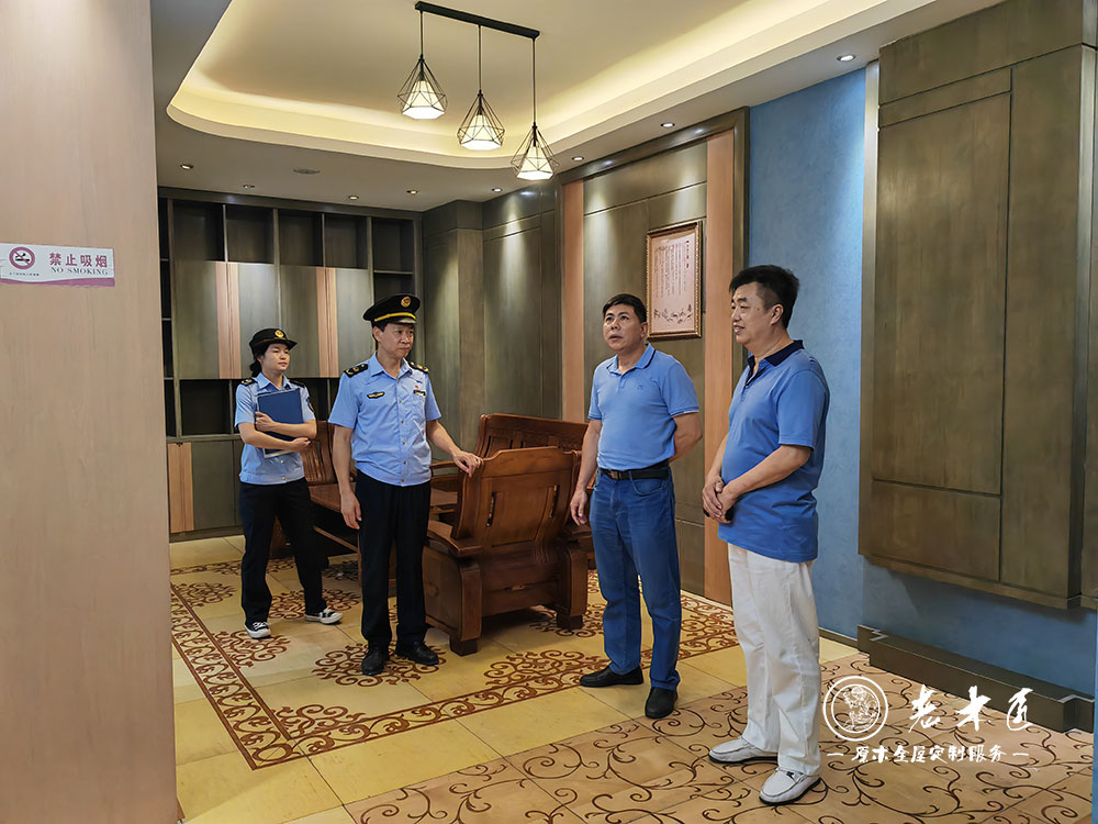 漳州市薌城區(qū)市場監(jiān)管局局長蘭長金帶隊蒞臨老木匠企業(yè)調(diào)研