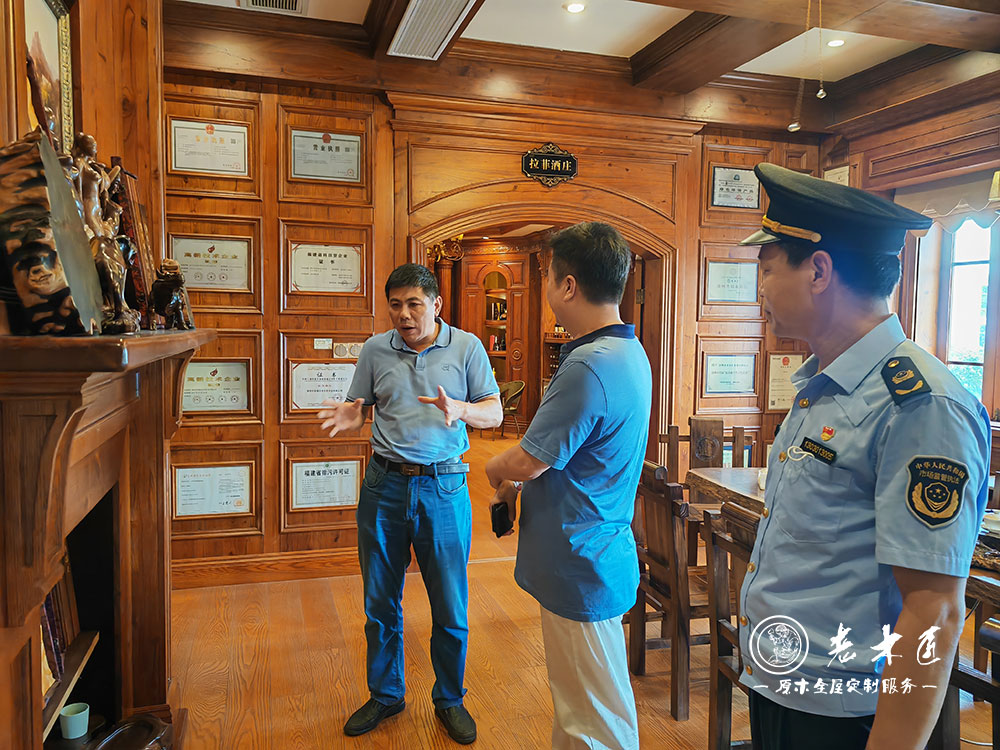 漳州市薌城區(qū)市場監(jiān)管局局長蘭長金帶隊蒞臨老木匠企業(yè)調(diào)研