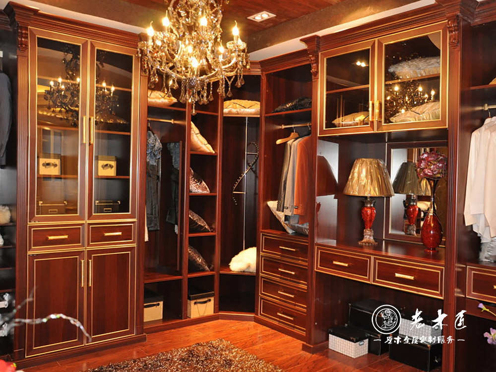 走入式衣柜設計效果圖 原木衣柜效果圖