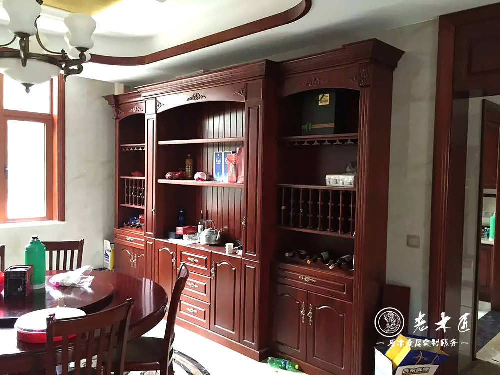 實木酒柜設(shè)計效果圖 餐廳酒柜裝修效果圖